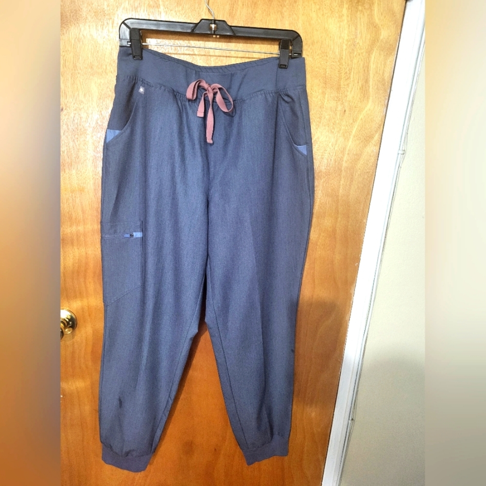 FIGS  High waisted Zamora Jogget scrub pants - Large color- Heather Denim